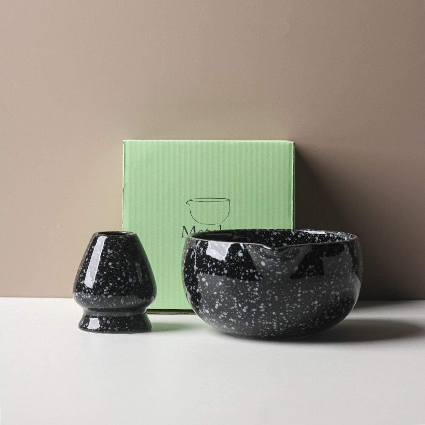 2-teiliges Keramik Matcha Schalen Set Basic | Matcha Schale (500 ml) & Bambusbesen Chasen-Halter, Schwarz