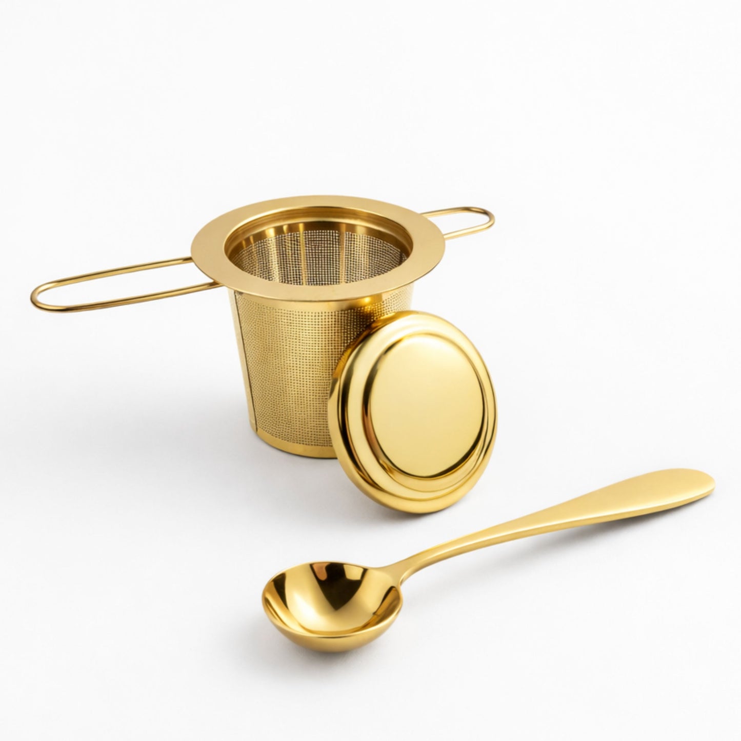 Tee Geschenkset Gold | Edelstahl Teesieb mit Deckel & Löffel | Teeglas mit Unterteller | Edle Geschenkbox aus Metall