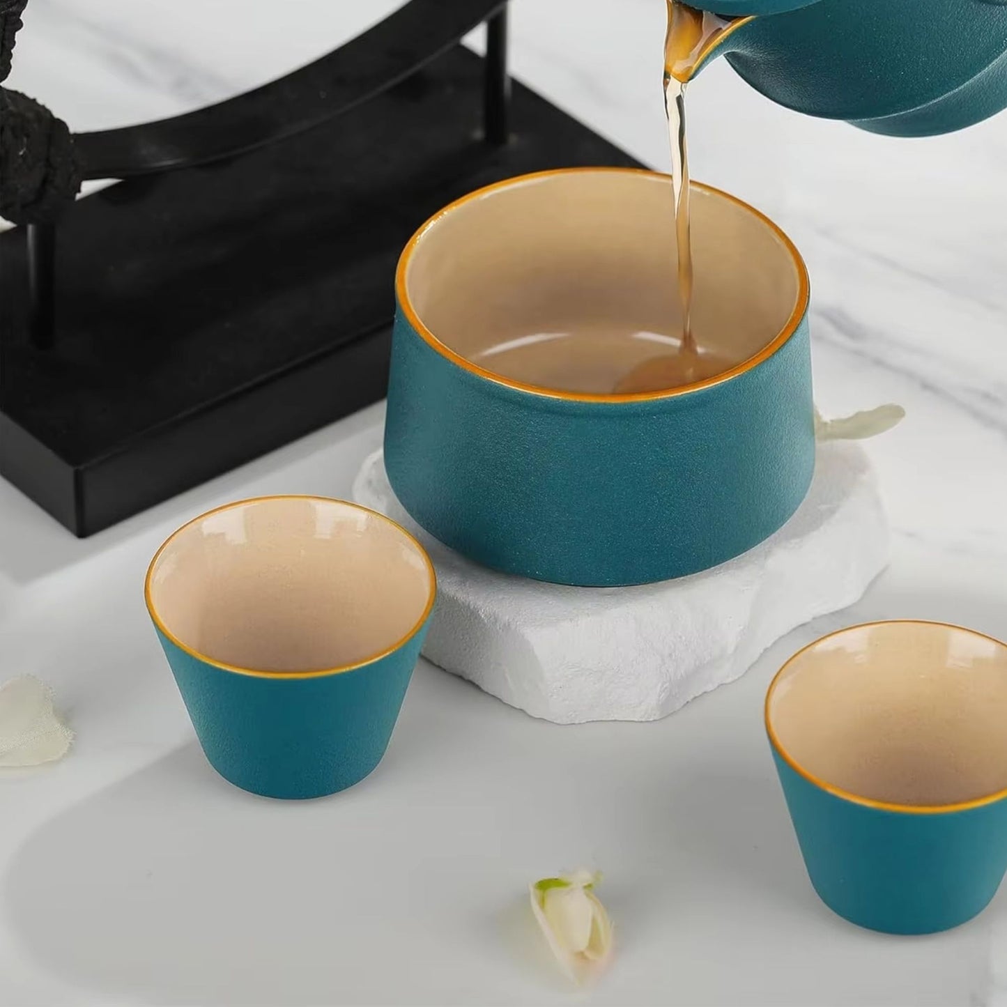 Chinesisches Kung Fu Tee-Set – Stapelbares Reise-Teeset aus Porzellan mit 2 Tassen, Kanne, Filter & Tasche