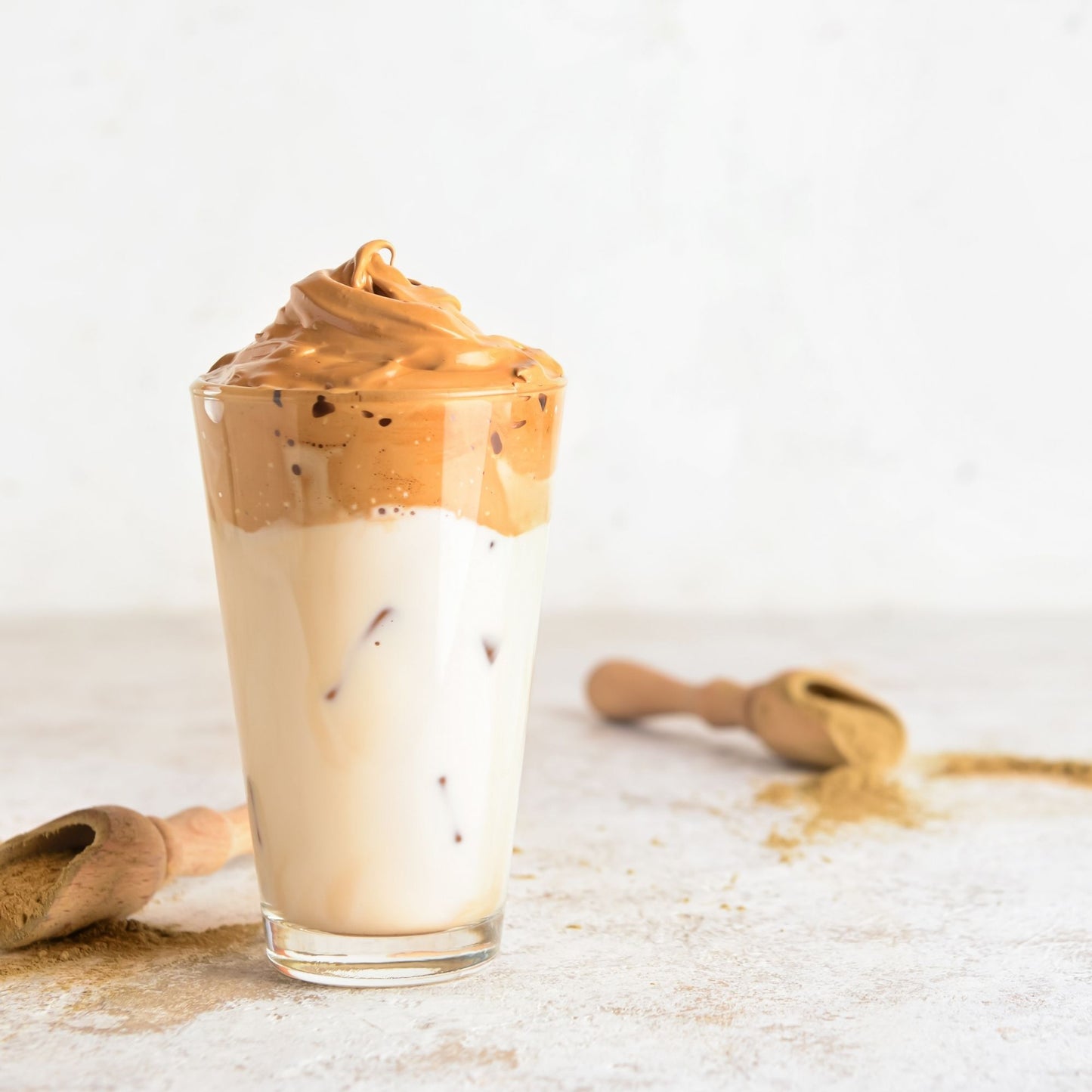Biomatea Hojicha Tiramisu Latte Pulver – Cremiger Dessert Latte ohne Kaffee – Japanischer Hojicha Grüntee, vegan & glutenfrei, 140g