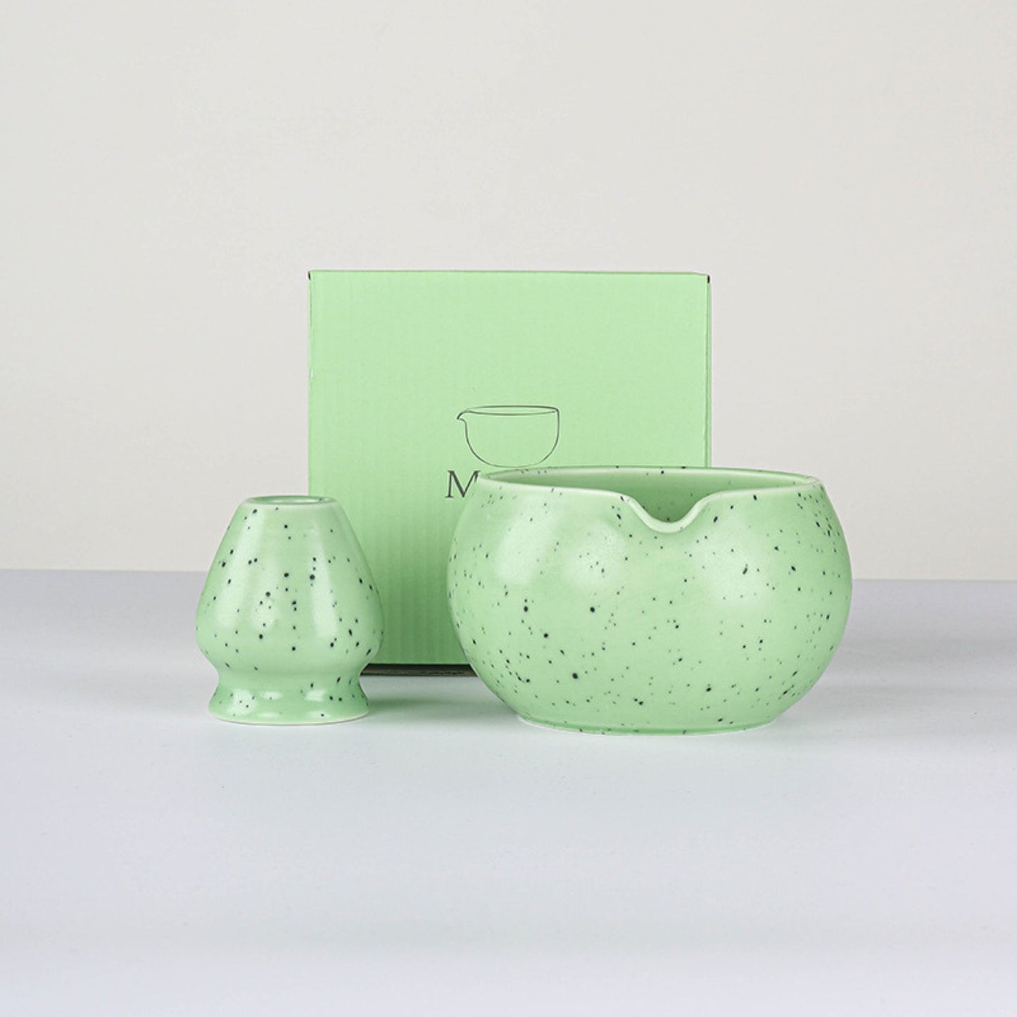 2-teiliges Keramik Matcha Schalen Set Basic | Matcha Schale (500 ml) & Bambusbesen Chasen-Halter, Grün