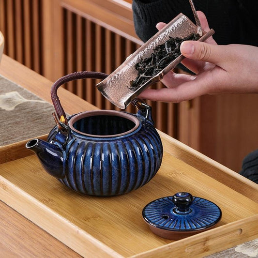 Traditionelle Chinesische Kung Fu Teekanne aus Porzellan mit Bambusgriff – Handgefertigt