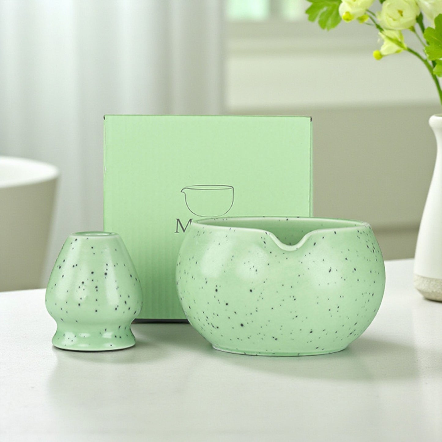 2-teiliges Keramik Matcha Schalen Set Basic | Matcha Schale (500 ml) & Bambusbesen Chasen-Halter, Grün