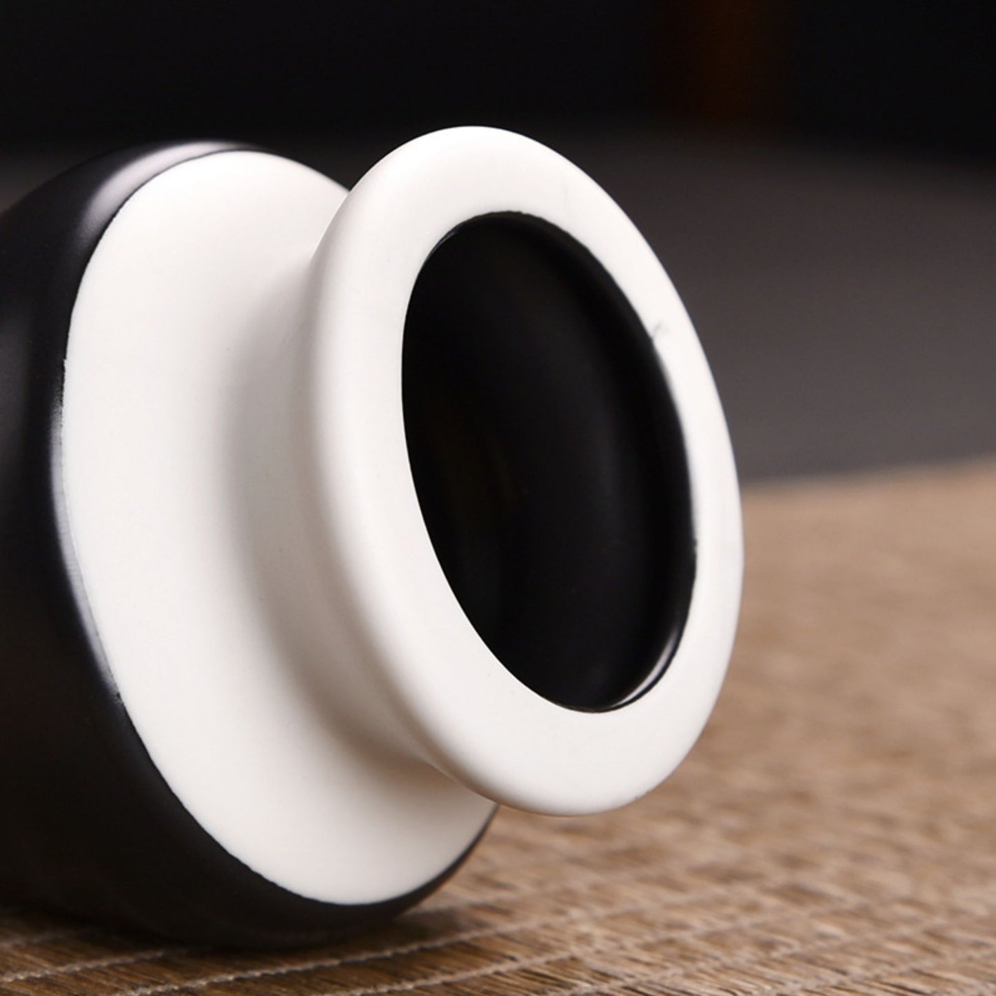 Matcha Besenhalterung aus Keramik – Grün-Weiß | Schwarz-Weiß | Weiß-Creme