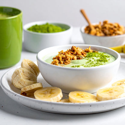 Japanischer Matcha Pulver mit Bananen Pulver, gesüßt – 100g – Sofort löslich in Wasser oder Milch, trinkfertig