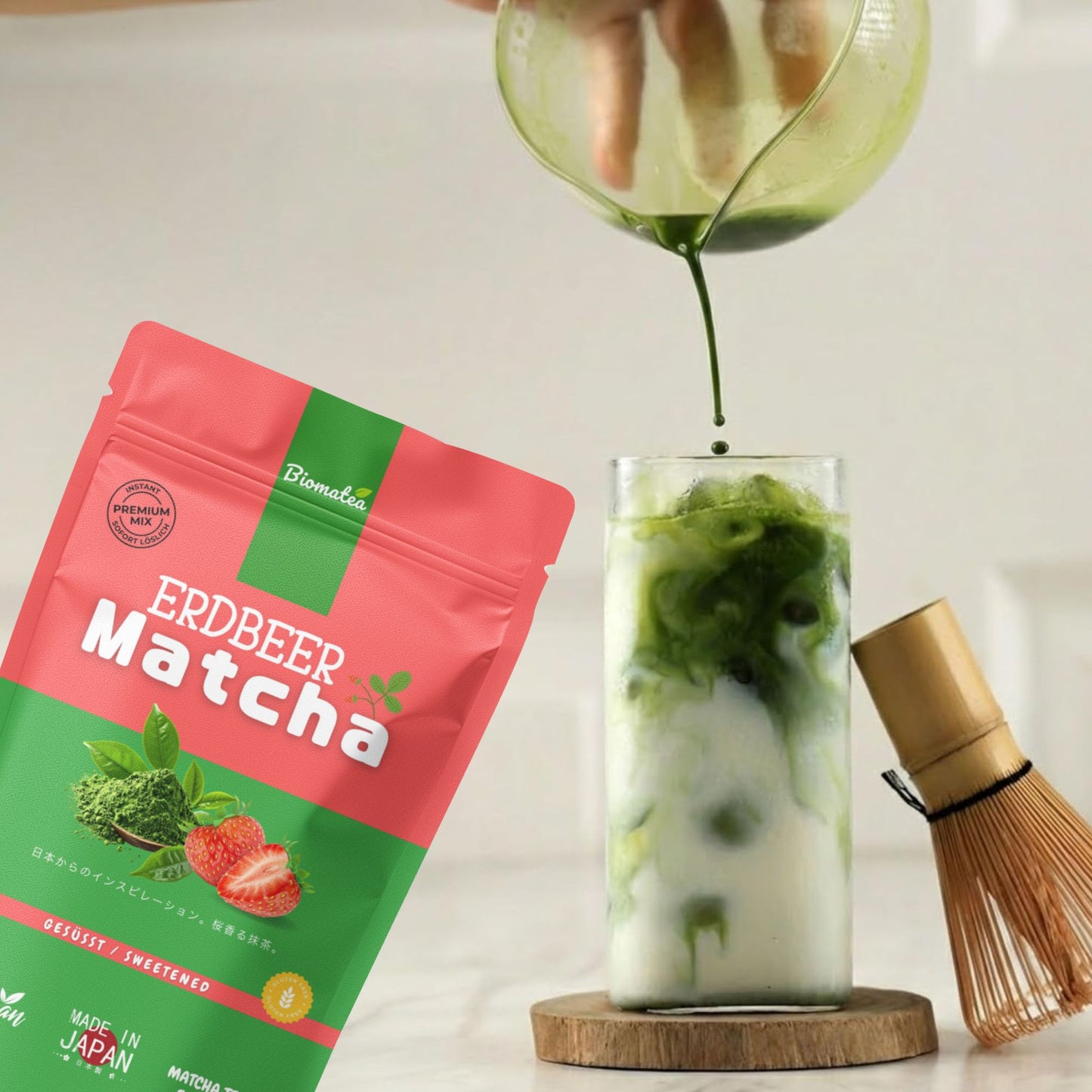 Japanischer Matcha Pulver mit Erdbeer, gesüßt – 100g – Sofort löslich in Wasser oder Milch, trinkfertig