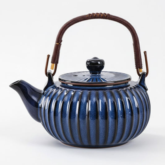 Traditionelle Chinesische Kung Fu Teekanne aus Porzellan mit Bambusgriff – Handgefertigt