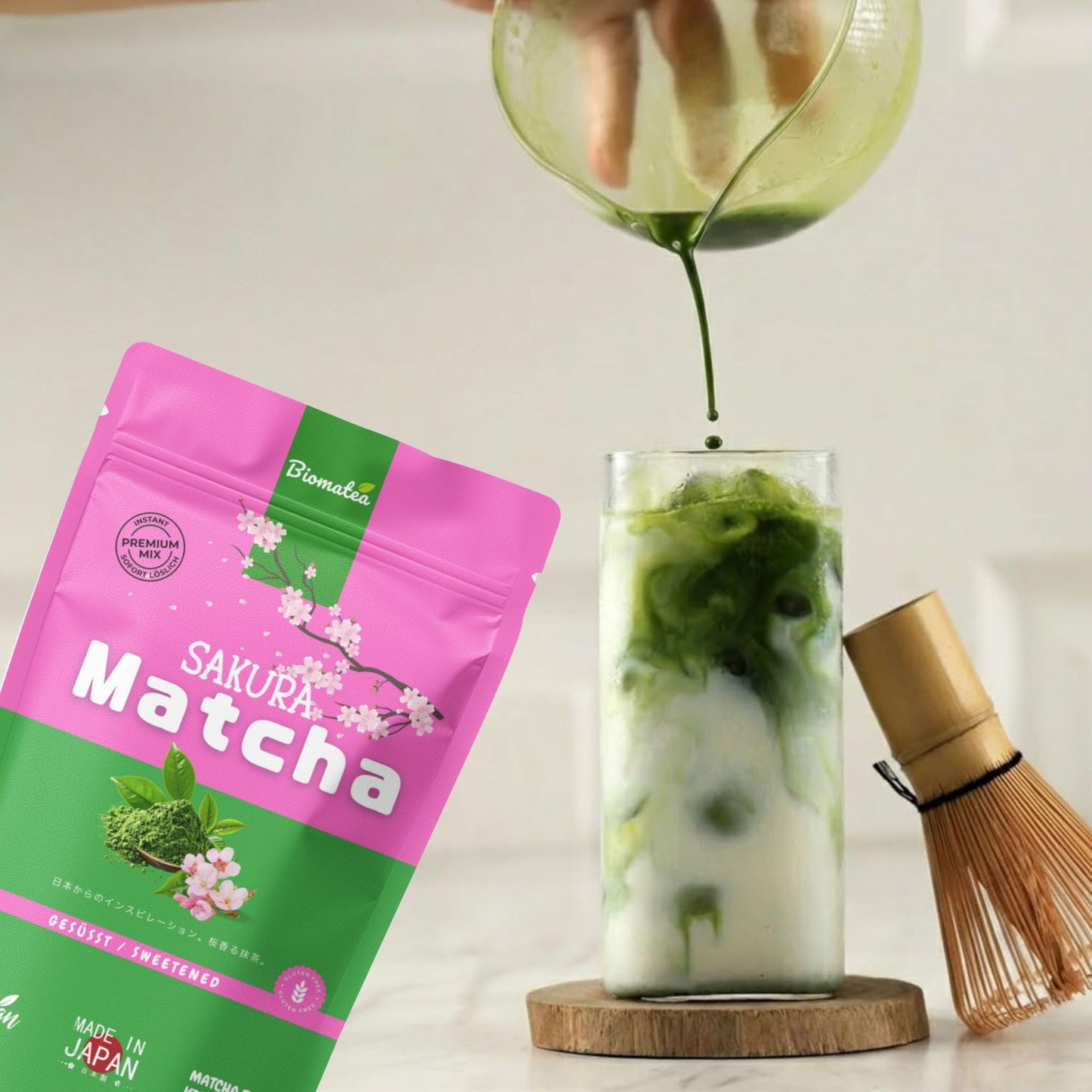 Japanischer Matcha Pulver mit Sakura Kirschblüten, gesüßt – 100g – Sofort löslich in Wasser oder Milch, trinkfertig